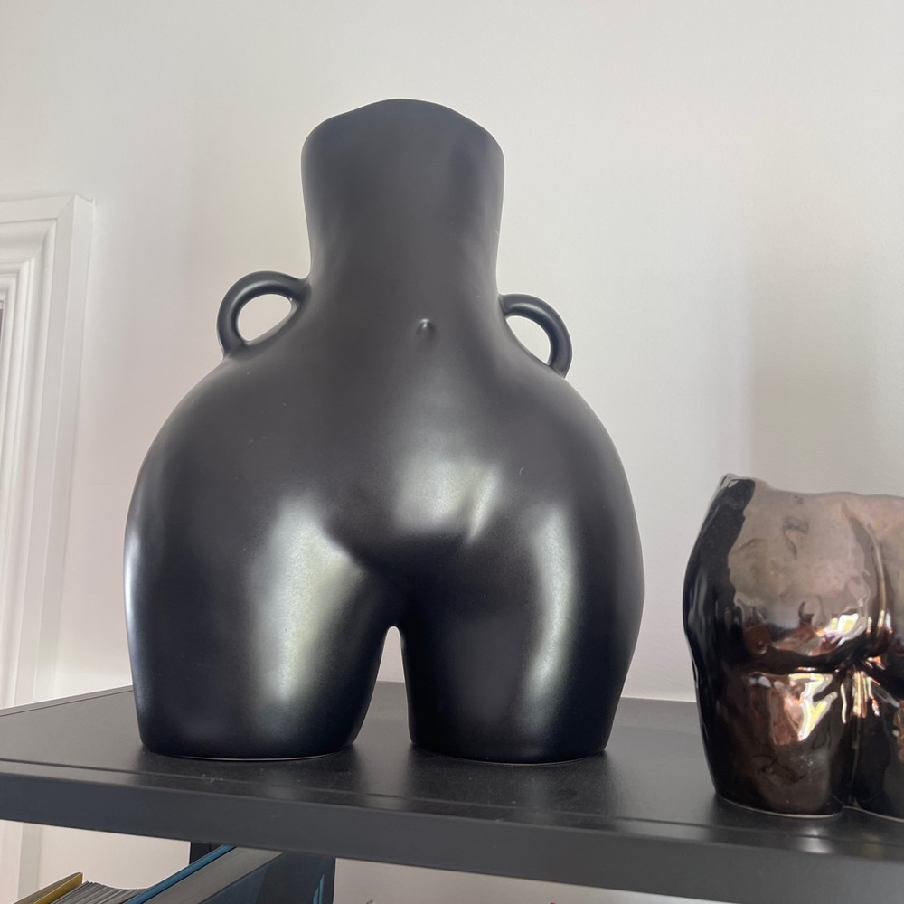 Anissa Kermiche love handles vase BLACK